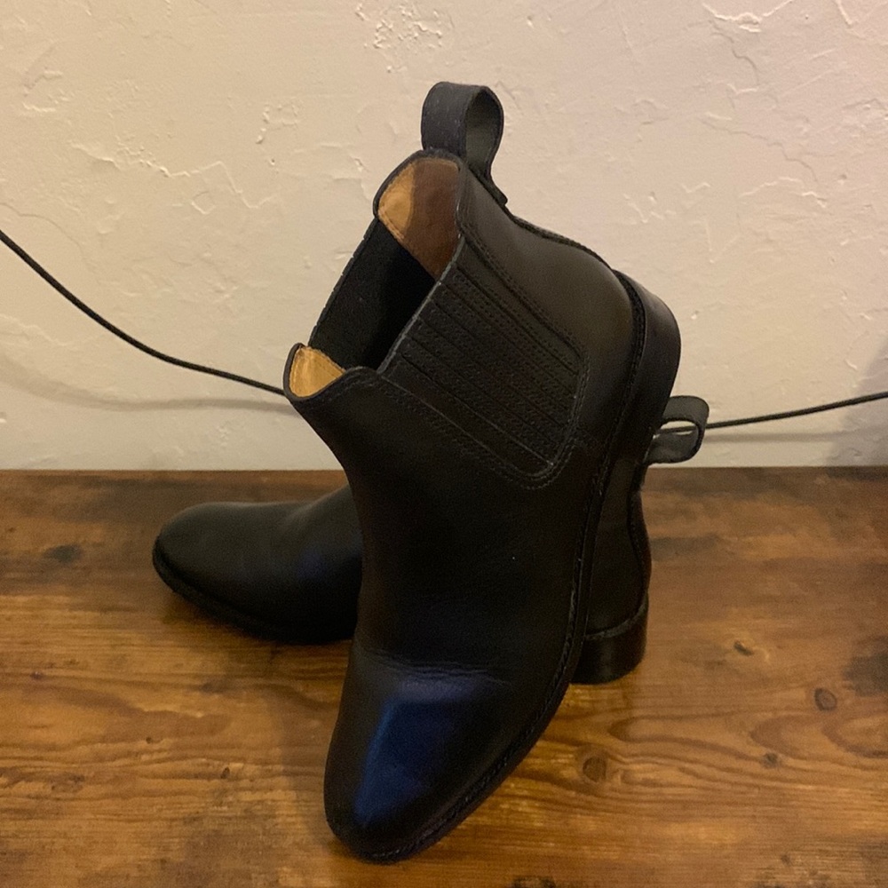 Madewell Black Leather Chelsea ankle boots size 7 women